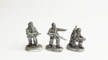 Offcers -  wth SLR/SMG/map (3 poses)