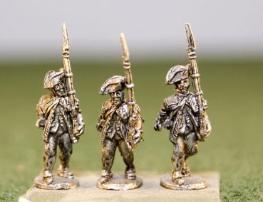 Contnentals n Rfle shrts.  Cocked Hats.  Advancng Shoulder Arms