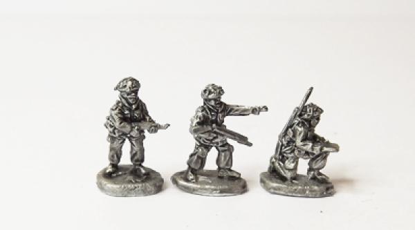 Offcers -  wth SLR/SMG/map -  helmet (3 poses)