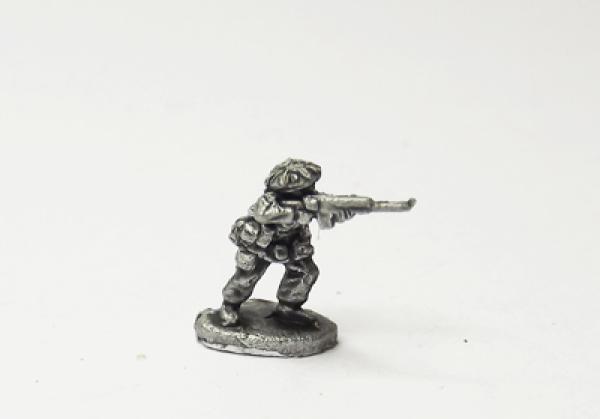 Standng -  frng SLR -  helmet -  bumroll