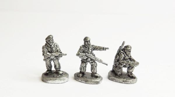 Offcers -  wth SLR/SMG/map (3 poses)