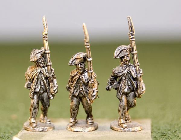 Contnentals n Rfle shrts.  Cocked Hats.  Advancng Shoulder Arms